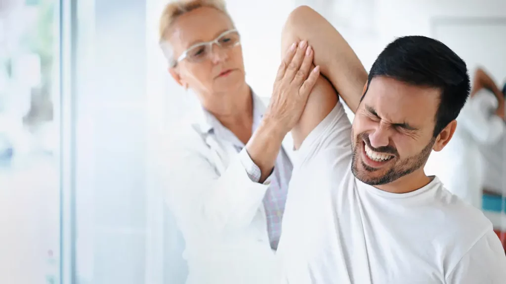 Luxação no Ombro Causas, Sintomas e Tratamento